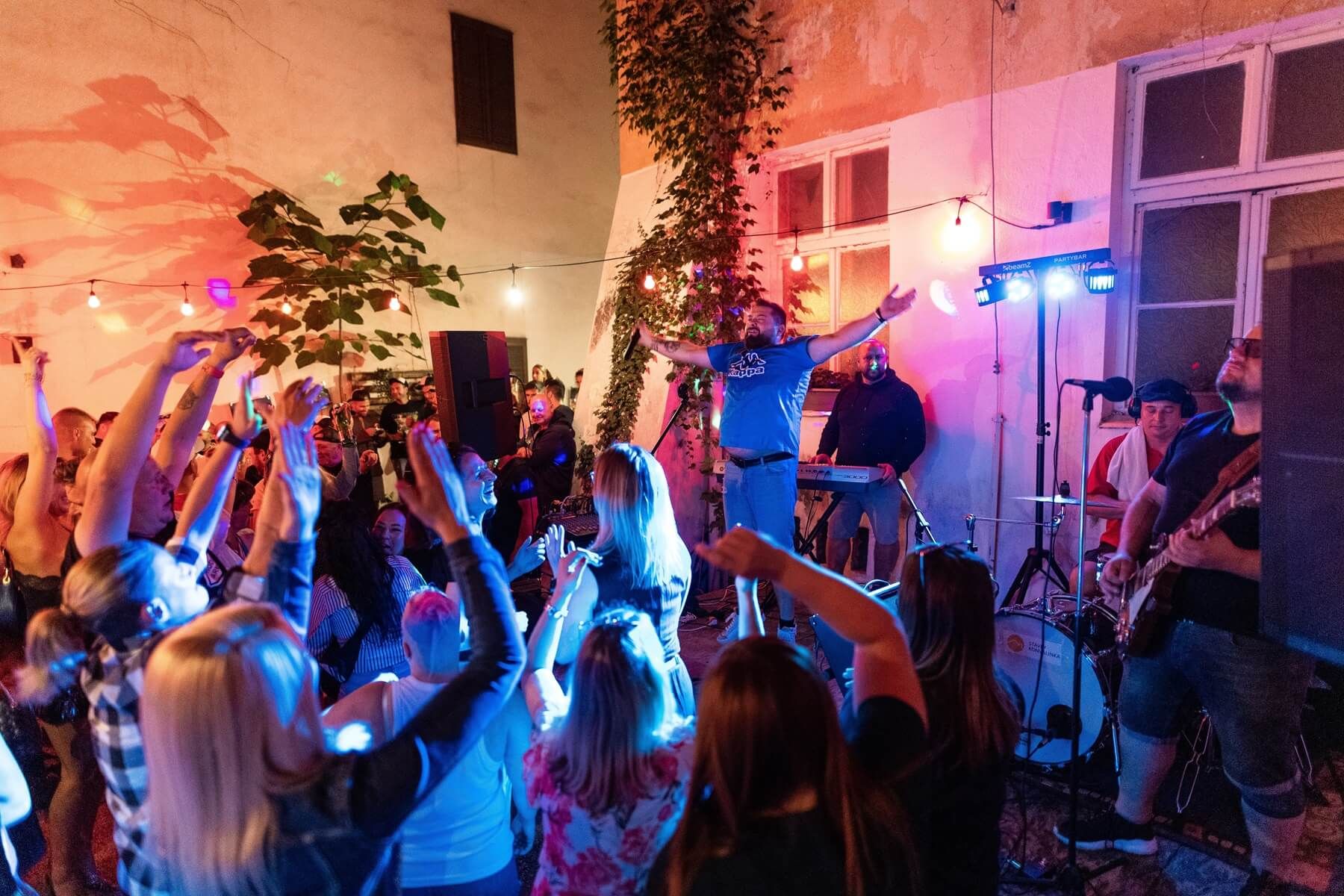 Živá hudba U Zajíce - Denwer