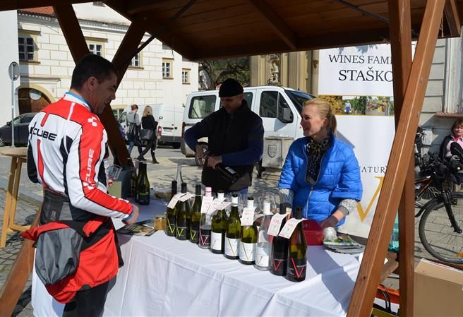 Mikulovská přehlídka vín, Setkání souborů pod Taneční horou